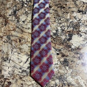 Elegant Red and Gold Patterned Tie